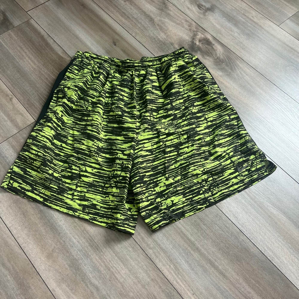 Nike Dri-FIT Mens Large Shorts Neon Green Black  Graphic Running Bin F-210